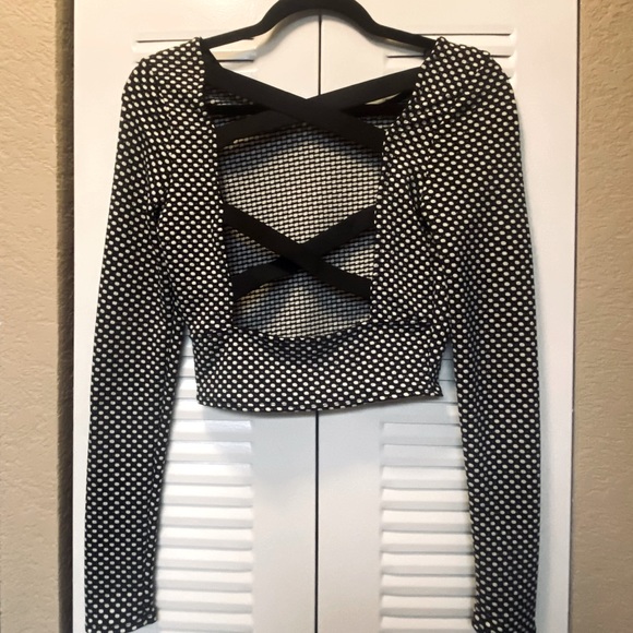 Crop Top w/ Long Sleeves and open Crisscross back - Picture 2 of 5